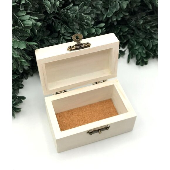 Small Wooden Trinket Box With Vintage Clock Design & Green Paper Rose Accents - Picture 5 of 6